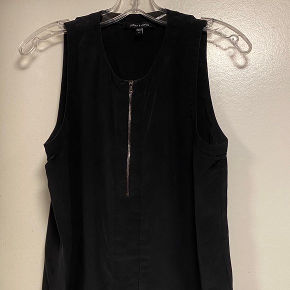 JUDITH & CHARLES black silk shell with front zipper detail, size 6 - Picture 3 of 8